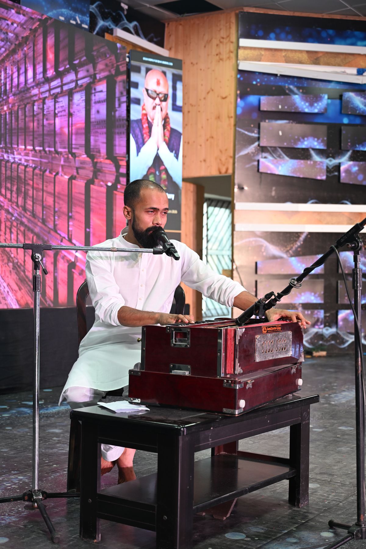 On the harmonium