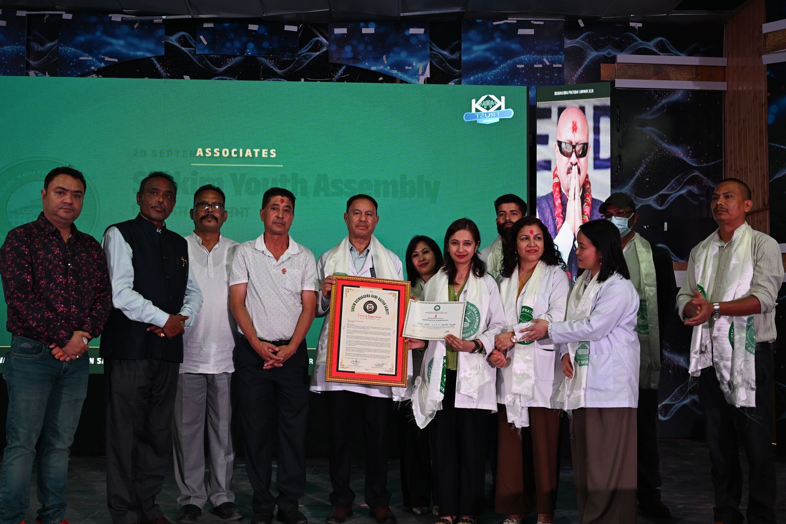 The associates receive their certificate