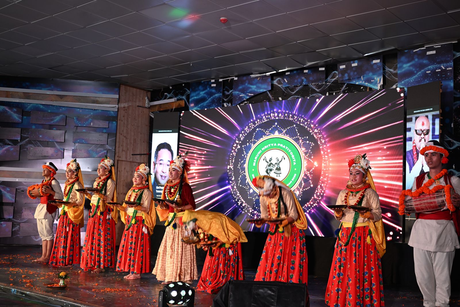 Maruni dancers on stage