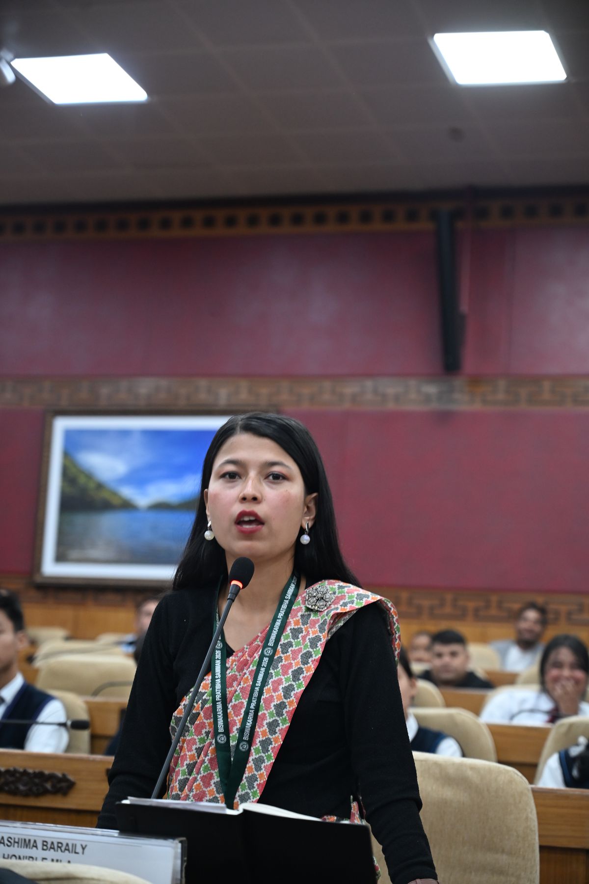 A member addresses the House